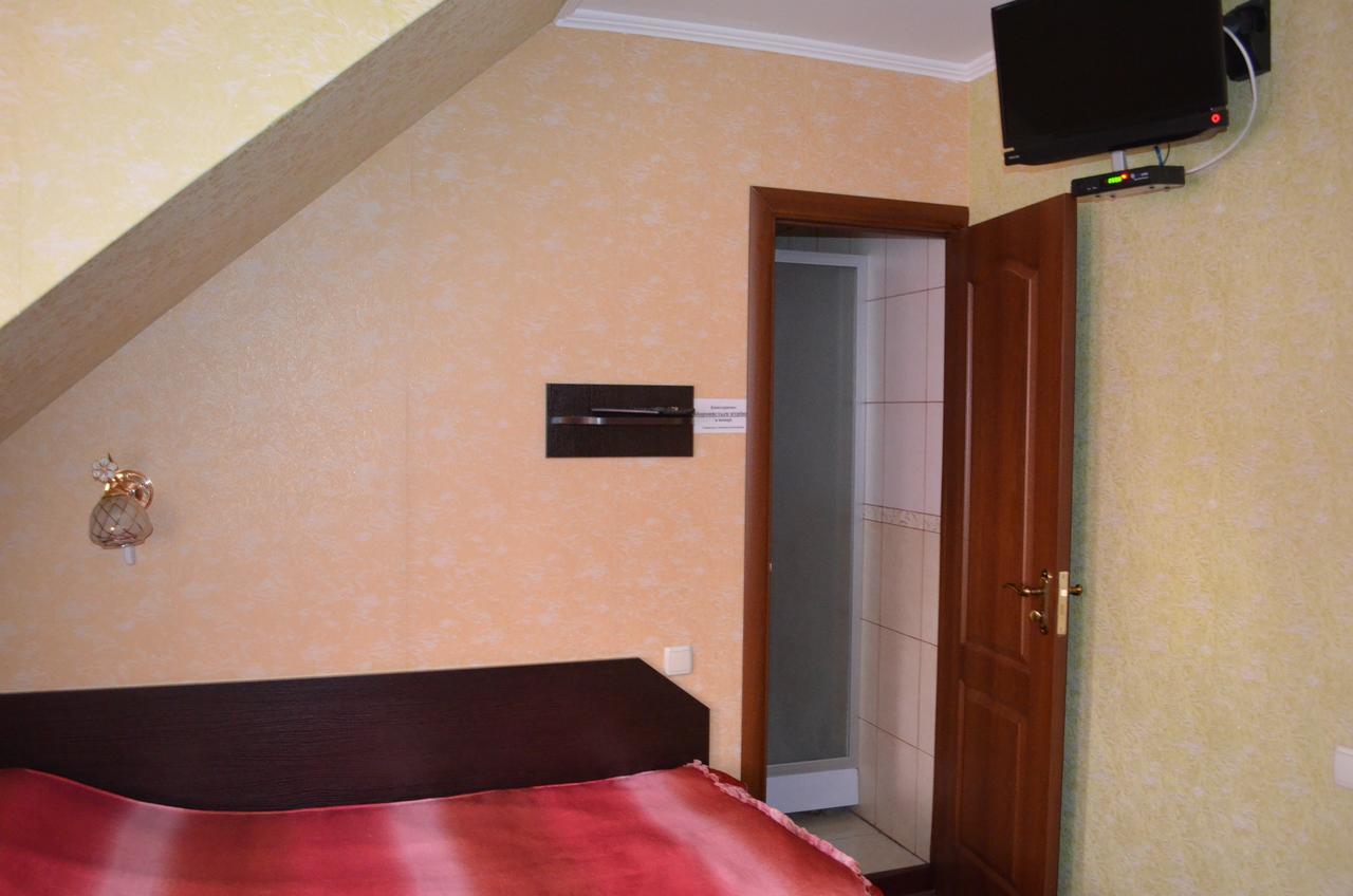 Hotel Fiyesta Starokostyantyniv Exterior foto