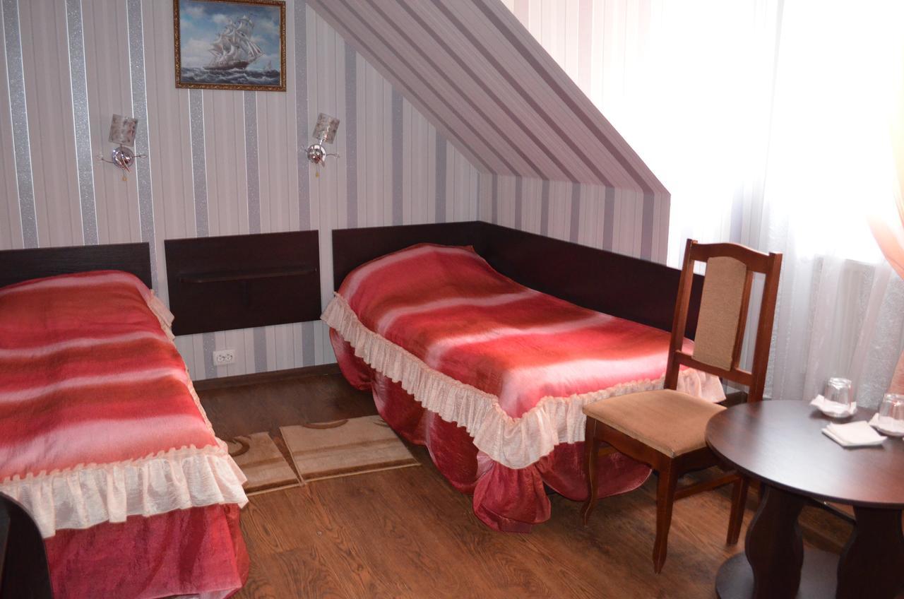 Hotel Fiyesta Starokostyantyniv Exterior foto